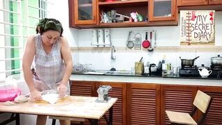 Naked Cooking. Nudist Housekeeper, Naked Bakers. Nude Maid. Naked Housewife. L1