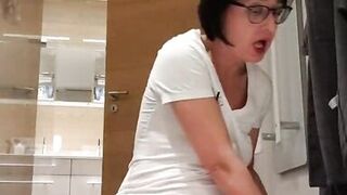 Milf squirt with roped boobs - 11 image