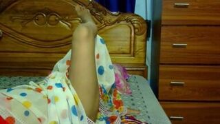 Indian girl showing her boobs - 1 image