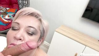 Mature shows why she sucks the best