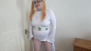 Princess Leia showing off her dress - 3 image