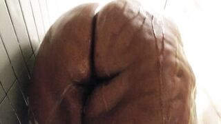 hot ebon big beautiful woman takes a shower