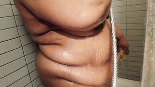 hot ebon big beautiful woman takes a shower