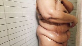 hot ebon big beautiful woman takes a shower