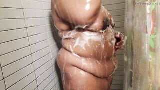 hot ebon big beautiful woman takes a shower
