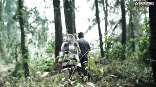 Jungle me rasta bhataki Bade Dudhwali Aurat Local Guide ke Sath Nachte huye Khub Choda Rasta Dikhane ke Bahane - 4 image