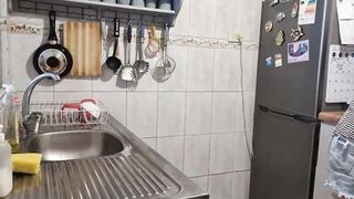 Mamma in kitchen clean Large milk sacks love muffins