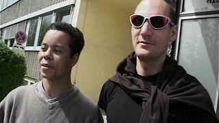 4er Hinterm Haus bitte anstellen - 3 image