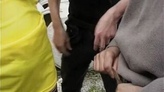 4er Hinterm Haus bitte anstellen