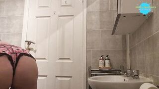 Bath time amateur MILF