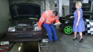 GERMAN amateur Milf fucked at the car garage - 4 image