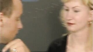 Willige Milf will den kleinen Spatz