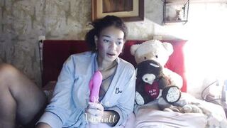 Ebony MILF slut fingers her holes with long nails - 3 image