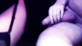 Brunette Milf mit riesen Titten fickt und gibt handjob fuer neuen Chef