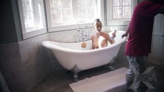 A beautiful sex story between hot mom and inexperienced step son