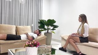 Psicologa prueba esperma de paciente impotente