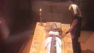 Loira perfeita fudendo com maestria