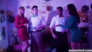 Swaping Mom sex with  Swaping Son.