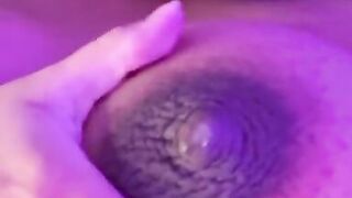 Necesito esas grandes manos papi - CLOSE UP-  vamos a exprimir mis grandes tetas