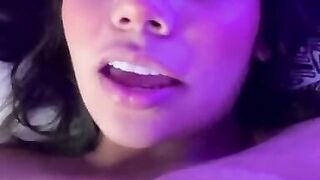 Necesito esas grandes manos papi - CLOSE UP-  vamos a exprimir mis grandes tetas - 7 image