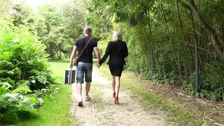 JE DEFONSE UNE COUGAR BLONDE AUX GROS SEINS NATURELS