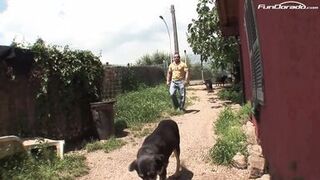 dreier mit zwei transen dicken titten und zuvielen schwaenzen - 1 image