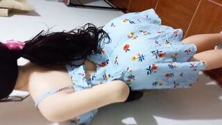 She has no panties under her skirt!!!!!