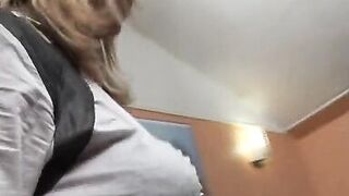 A SPASSO PER L'ITALIA A FARE LA ZOCCOLA - scena 1 - 11 image