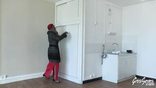 Busty afro honey gives away her pussy for a flat