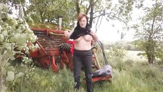 getting naked outside in public and masturbating with 2 dildo's