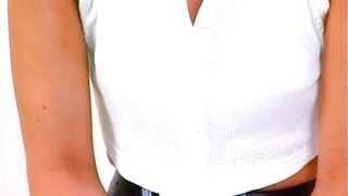 Rothaarige Lynn steckt sich den pinken grossen Dildo in Ihre Haarige Fotze