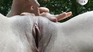 MILF Pussy show off im Park - 11 image