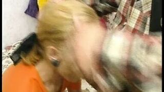Blonde wird das erste mal richtig hart gefickt - 1 image