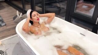 Hot MLIF take a bath and cum with a dildo