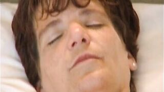 MILF alleine im Sexhotel