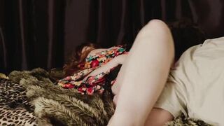 Beautiful MILF gets pussy licked and then has an amazing orgasm - 3 image