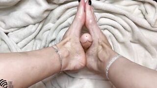 Incredibly sexy close-up leg jerk from the best milf Liza Virgin