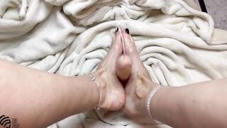 Incredibly sexy close-up leg jerk from the best milf Liza Virgin