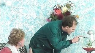 Mercedes Mechaniker fickt Boxenluder