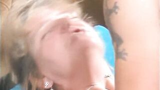 Kurvige Milf freut sich auf das Sperma