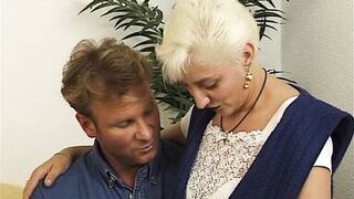 Granny und die Dildo Collection