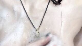 This bitch loves to masturbate in the shower - 8 image