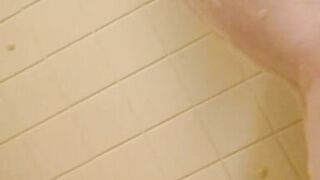 Freya Sinn Shows Off Her Body in the Bath