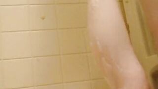 Freya Sinn Shows Off Her Body in the Bath