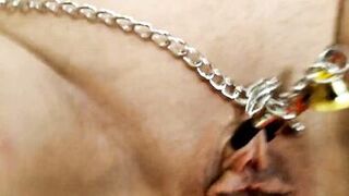 Mature bitch AimeeParadise tests clit and nipple clamps! - 6 image