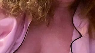 Honeyfleur fucks herself hard