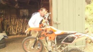 Hardcore Quad-Tour endet mit schmutzigem Fick