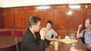 Gruppensex beim Stammtisch in der Kneipe
