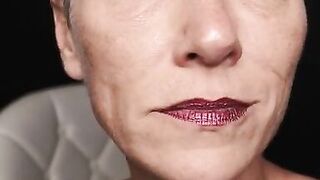 Kiki Deez makes Smoking more Fun