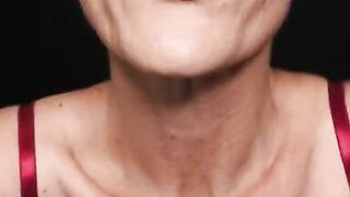 Kiki Deez makes Smoking more Fun